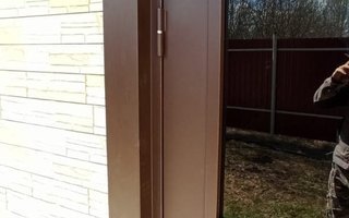стальная дверь в котельную, модель ДКТ-28 с порошковым покрытием, стекло и вентиляционная решетка