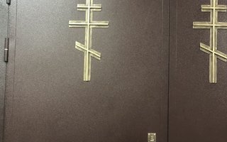 стальная двустворчатая дверь в храм